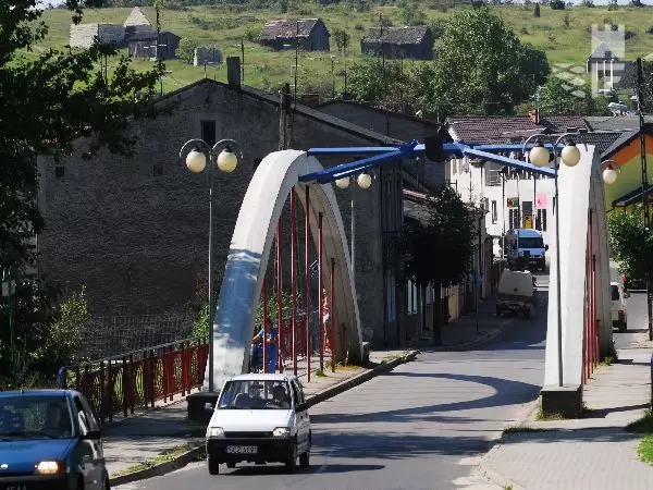 Most na rzece Warcie oraz jedna z najstarszych ulic Mstowa, ulica KoĹcielna.